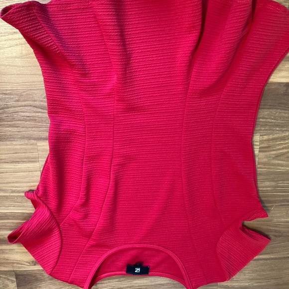 Iz Byer size large red shirt - Picture 4 of 4